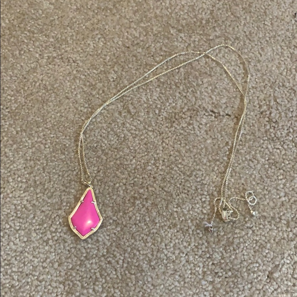 Kendra Scott long gold pendant in magenta